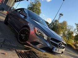 Grau Gebraucht 2015 Mercedes CLA220 Urban Limousine | 14.100 € (Guter Preis)