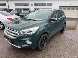 Grün Gebraucht 2017 Ford Kuga Titanium SUV | 7.950 € (Guter Preis)