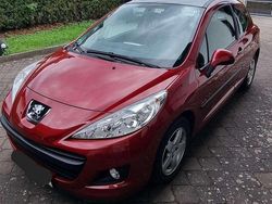 Rot Gebraucht 2011 Peugeot 207 Limousine | 3.499 € (Fairer Preis)