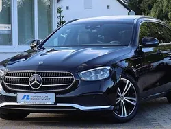 Obsidianschwarz (metallic) Gebraucht 2021 Mercedes E200 Kombi | 29.980 € (Guter Preis)