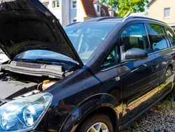 Schwarz Gebraucht 2006 Opel Zafira Van / Kleinbus | 1.900 € (Superpreis)