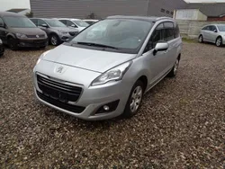 Grau Gebraucht 2016 Peugeot 5008 Allure Van / Kleinbus | 5.200 € (Fairer Preis)