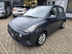 Grau Gebraucht 2023 Hyundai i10 Trend Kleinwagen | 13.990 € (Fairer Preis)