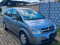 Grau Gebraucht 2004 Opel Meriva Van / Kleinbus | 1.600 € (Guter Preis)