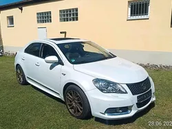 Weiß Gebraucht 2012 Suzuki Kizashi Limousine | 14.800 € (Teuer)