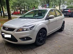 Silber Gebraucht 2010 Ford Focus Titanium Limousine | 3.399 € (Guter Preis)