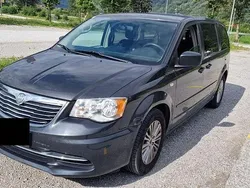 Grau Gebraucht 2013 Lancia Voyager Van / Kleinbus | 8.318 € (Superpreis)