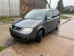 Grau Gebraucht 2005 VW Touran Van / Kleinbus | 1.699 € (Guter Preis)