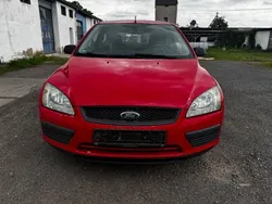 Rot Gebraucht 2005 Ford Focus Ambiente Limousine | 1.400 € (Fairer Preis)