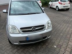 Grau Gebraucht 2005 Opel Meriva Van / Kleinbus | 1.200 €