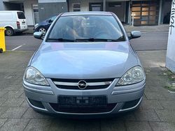 Grau Gebraucht 2005 Opel Corsa Limousine | 2.500 € (Etwas zu teuer)