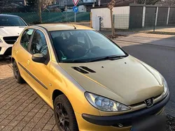 Gold Gebraucht 2003 Peugeot 206 Kleinwagen | 850 €