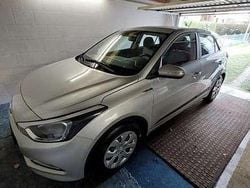 Grau Gebraucht 2017 Hyundai i20 Classic Kleinwagen | 8.500 € (Fairer Preis)