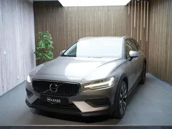 Grau Gebraucht 2020 Volvo V60 CC Kombi | 25.900 € (Guter Preis)