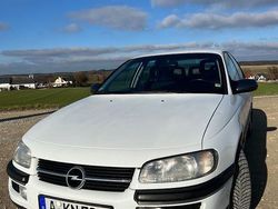 Weiß Gebraucht 1997 Opel Omega Limousine | 3.199 € (Teuer)