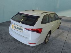 Weiß Gebraucht 2021 Skoda Octavia Ambition Kombi | 19.785 € (Fairer Preis)