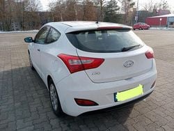Weiß Gebraucht 2015 Hyundai i30 Limousine | 5.199 € (Guter Preis)