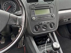 Grau Gebraucht 2006 VW Golf V Limousine | 2.600 € (Fairer Preis)