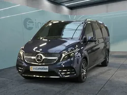 Blau Gebraucht 2023 Mercedes V300 AMG Van / Kleinbus | 68.360 € (Fairer Preis)