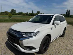Weiß Gebraucht 2021 Mitsubishi Outlander P-HEV SUV | 19.950 € (Superpreis)