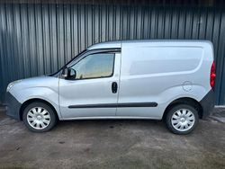 Silber Gebraucht 2016 Opel Combo S Van / Kleinbus | 5.500 € (Fairer Preis)