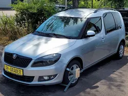 Brilliantsilber metallic Gebraucht 2015 Skoda Roomster Best of Kombi | 9.990 € (Teuer)