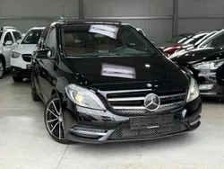Schwarz Gebraucht 2013 Mercedes B180 Sport Van / Kleinbus | 13.800 € (Fairer Preis)