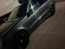 Grün Gebraucht 2003 Mercedes E320 Limousine | 10.300 €
