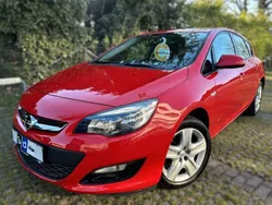 Rot Gebraucht 2015 Opel Astra Selection Limousine | 7.999 € (Fairer Preis)