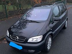Schwarz Gebraucht 2003 Opel Zafira Van / Kleinbus | 3.500 € (Teuer)