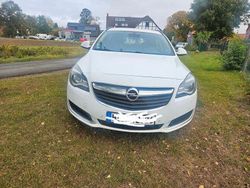 Weiß Gebraucht 2015 Opel Insignia Selection Kombi | 7.600 € (Etwas zu teuer)