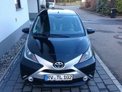 Schwarz metallic Gebraucht 2014 Toyota Aygo X-clusiv Kleinwagen | 6.300 € (Superpreis)