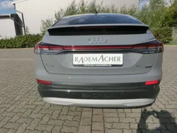 Grau Gebraucht 2022 Audi Q4 e-tron Ambiente SUV | 60.900 €