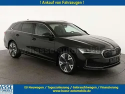 Onyx schwarz metallic Gebraucht 2024 Skoda Superb Selection Kombi | 43.995 € (Fairer Preis)