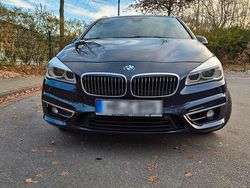 Blau Gebraucht 2016 BMW 225 Luxury Line Van / Kleinbus | 17.500 €