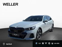 Brooklyn grau (grau) Gebraucht 2024 BMW 540 Comfort Edition Kombi | 71.990 €
