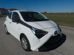 Weiß Gebraucht 2021 Toyota Aygo Kleinwagen | 6.999 € (Fairer Preis)