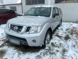 Silber Gebraucht 2013 Nissan Navara Abholung | 8.500 € (Etwas zu teuer)