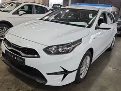 Weiß Gebraucht 2024 Kia Ceed Sportswagon Kombi | 26.990 € (Guter Preis)