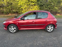 Rot Gebraucht 2006 Peugeot 206 Kleinwagen | 999 €