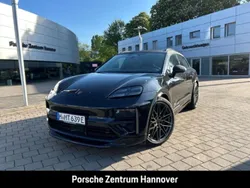 Tiefschwarzmetallic Gebraucht 2025 Porsche Macan Turbo SUV | 124.500 € (Fairer Preis)