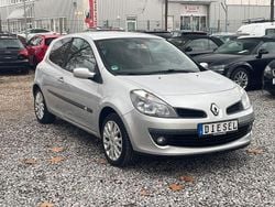 Grau Gebraucht 2007 Renault Clio III Kleinwagen | 2.790 € (Fairer Preis)