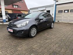 Grau Gebraucht 2014 Kia Rio FIFA World Cup Edition Kleinwagen | 6.950 € (Fairer Preis)