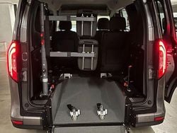 Grau Gebraucht 2023 Mercedes T180 Edition Van / Kleinbus | 45.750 €