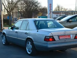 Silber Gebraucht 1993 Mercedes E280 Limousine | 9.900 €