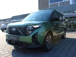 Grün Gebraucht 2024 Ford Tourneo Courier Titanium Van / Kleinbus | 24.990 € (Fairer Preis)