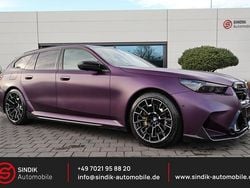 Sonderlackierung frozen purple Gebraucht 2025 BMW M5 Performance Kombi | 155.727 €