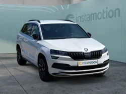 Weiß Gebraucht 2021 Skoda Karoq SportLine SUV | 25.280 €