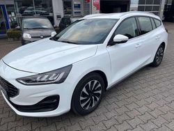 Weiss Gebraucht 2023 Ford Focus Titanium Kombi | 17.496 € (Fairer Preis)