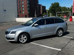 Silber Gebraucht 2018 Skoda Octavia Ambition Kombi | 12.200 € (Guter Preis)
